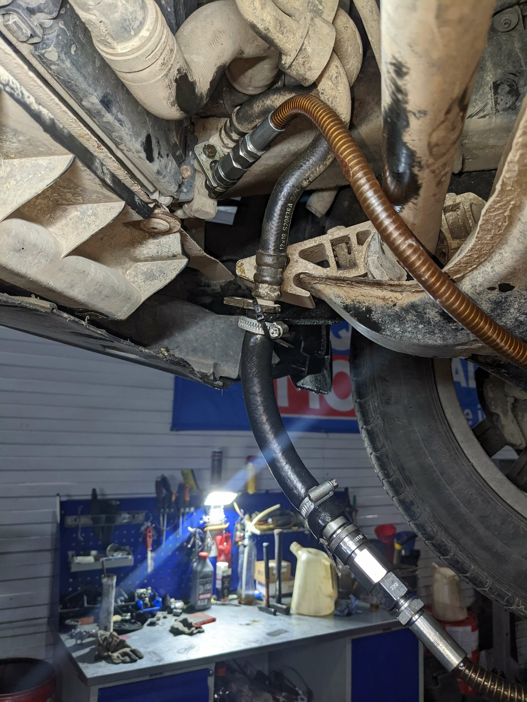 Установка адаптеров для замены масла