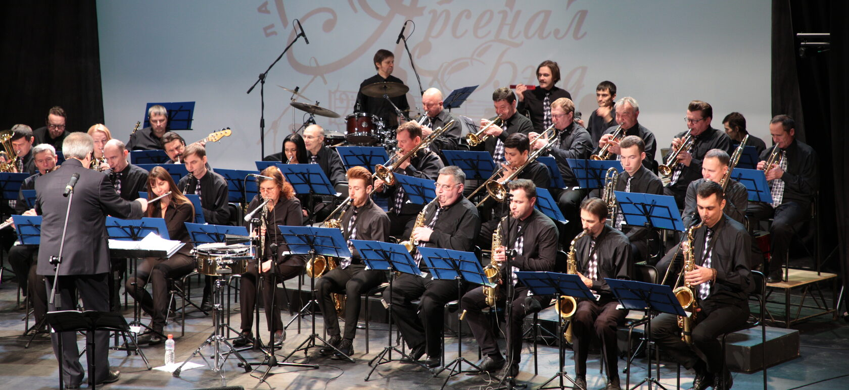 Оркестр ижевск. Удмуртский симфонический оркестр фото. Ижевск пушкинская 245 филармония. Государственный симфонический оркестр удмуртской республики. Оркестр ижевск.