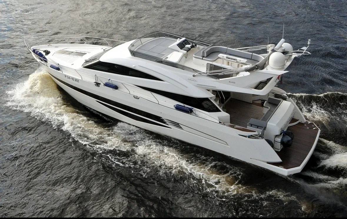 Аренда яхты Galeon 640 до 12 гостей в СПб