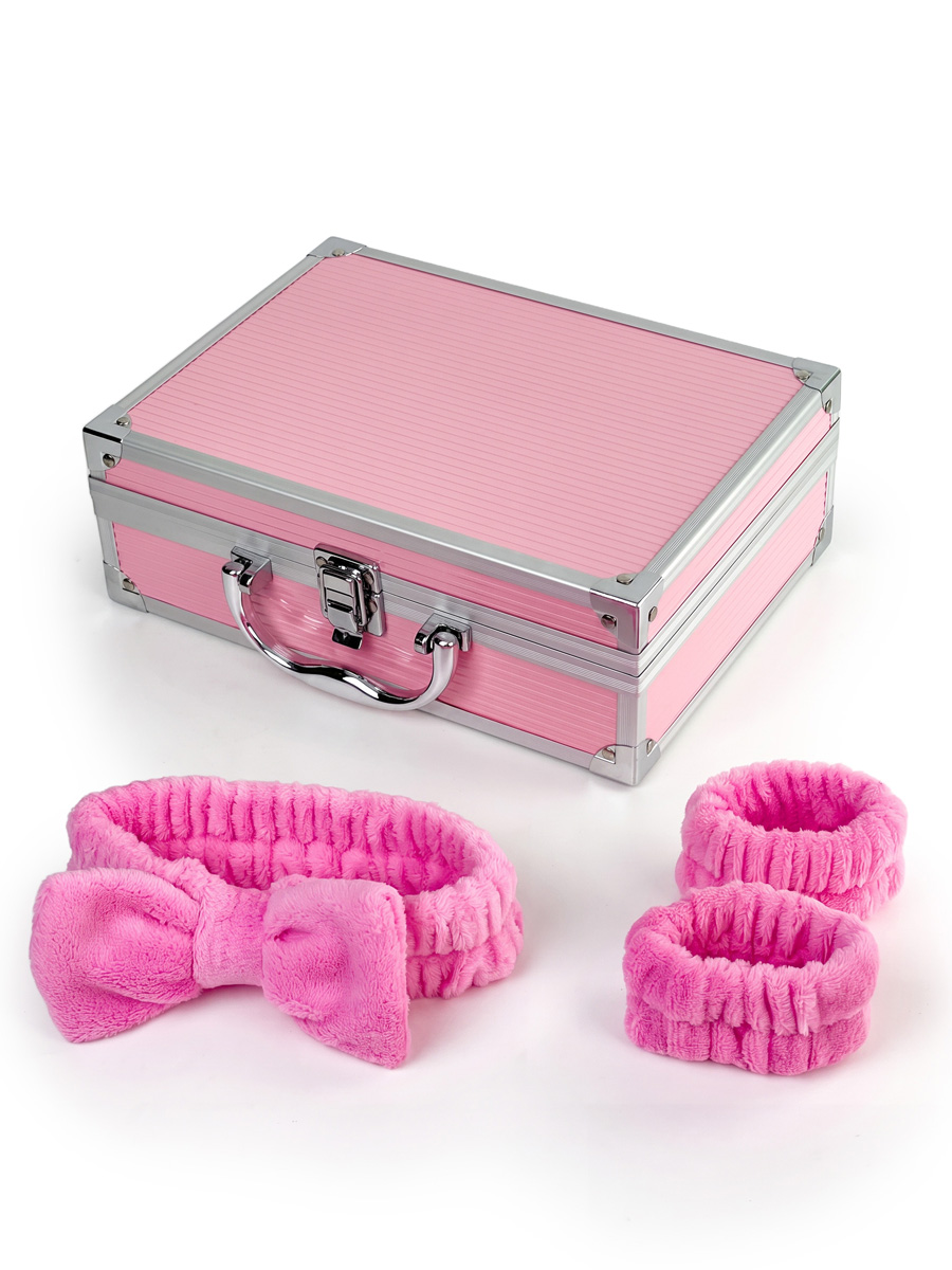 STYLE Pink — набор декоративной косметики, ракурс 3