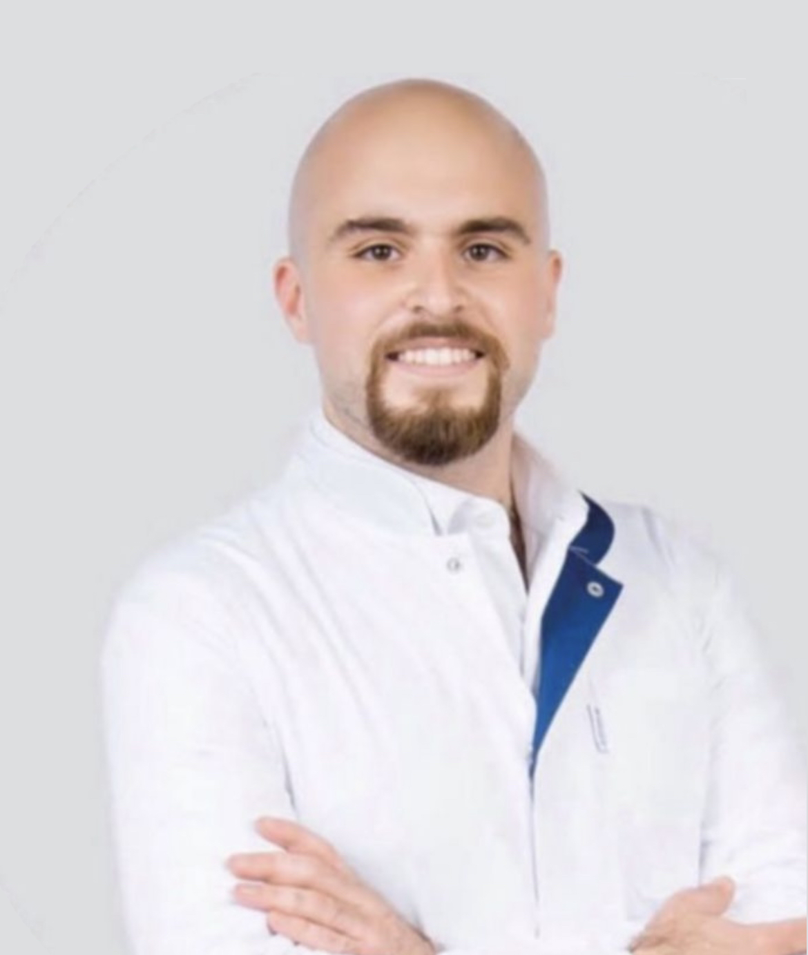 Джабраилов Махмуд Ахматович стоматолог-хирург-имплантолог в клинике Алисар