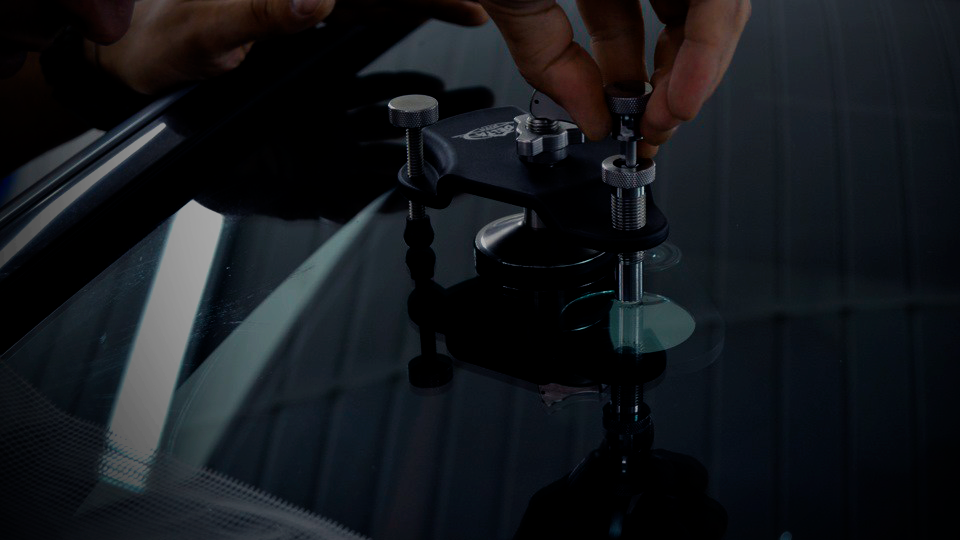 Ремонт трещин и сколов лобового стекла в Москве