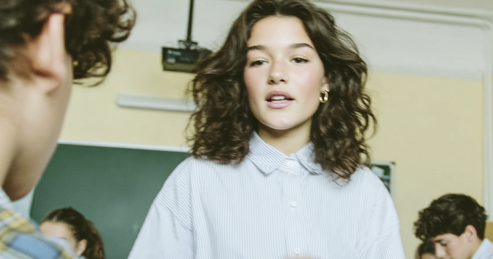 Niño elige entre un camino peligroso de “Robux gratis” 