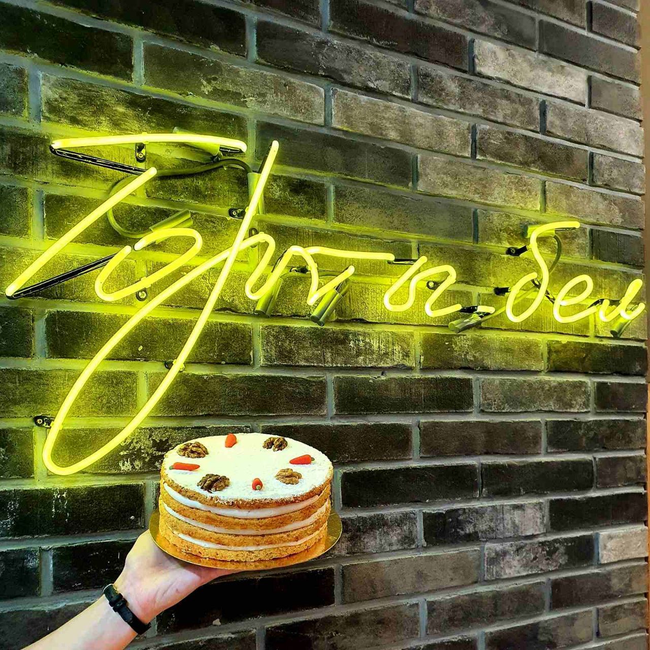 БИСКВИТОФФ - сладкая сеть. Заказ и доставка тортов.