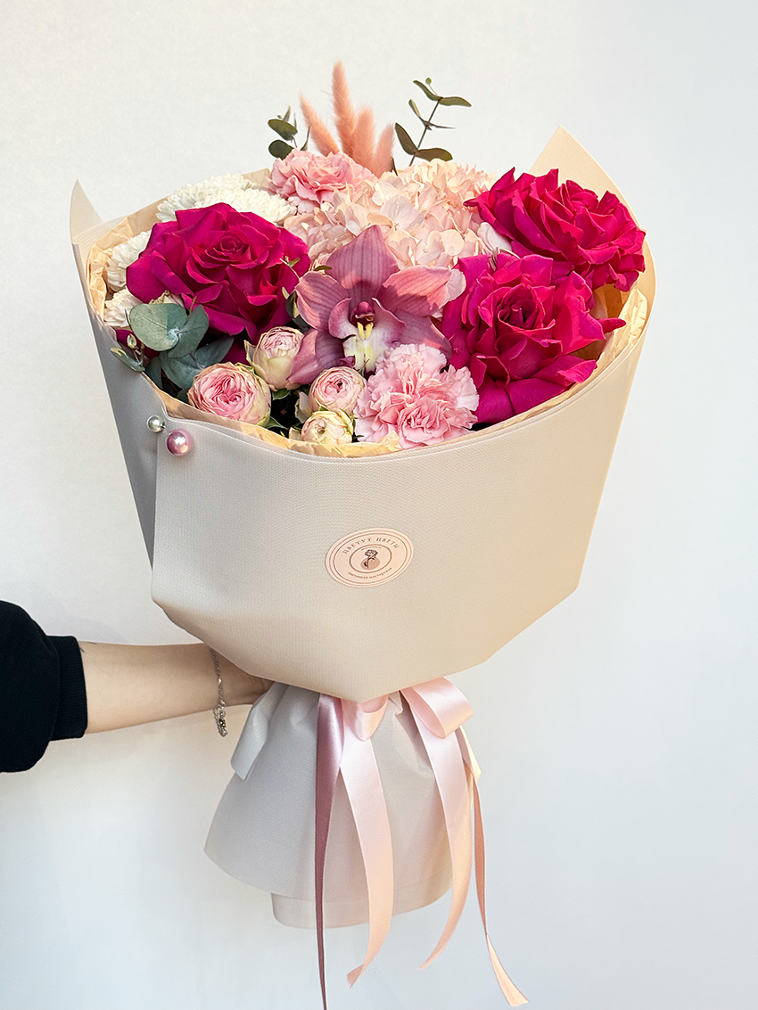 Нежный букет с розовыми французскими розами с доставкой по Краснодару