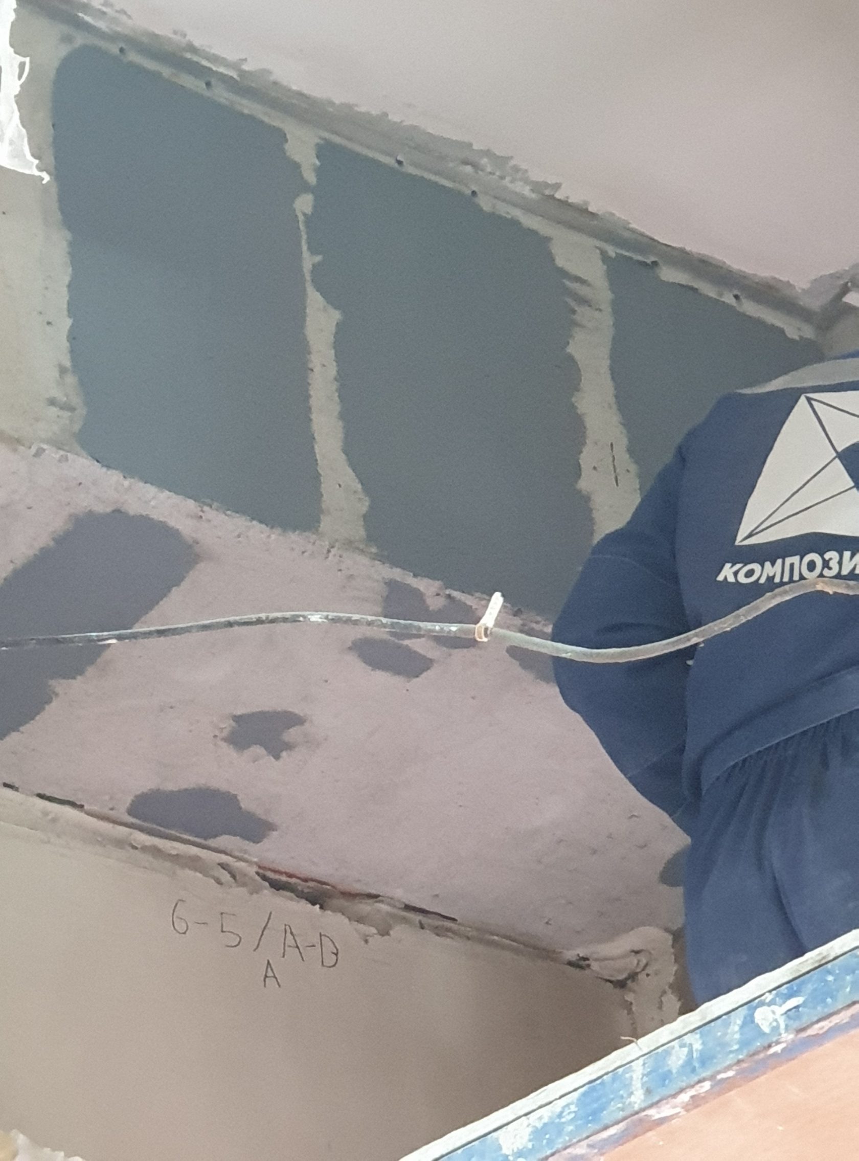Подготовка балки для усиления углеволокном