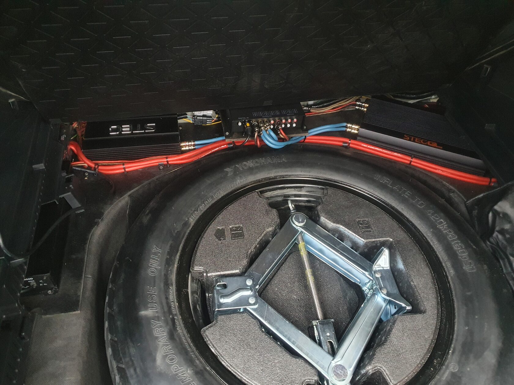 установка автозвука toyota rav 4