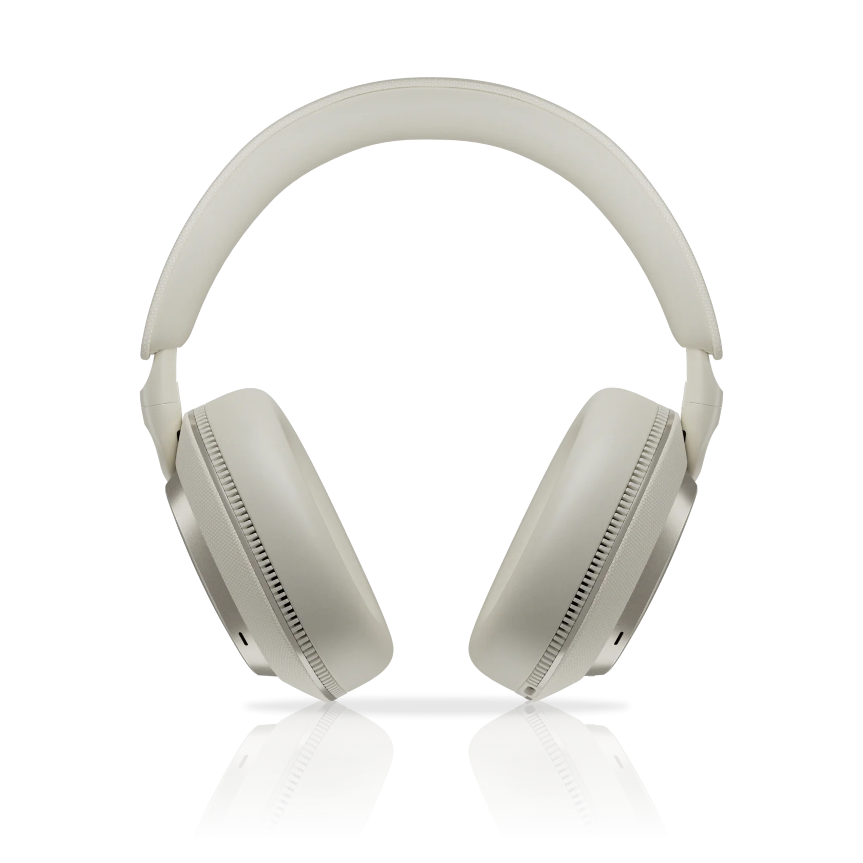 PX7 S3 Canvas White на светлом фоне в акустическом салоне Санкт-Петербурга