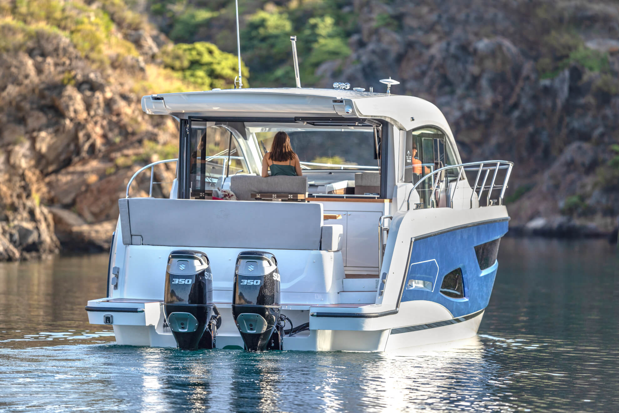 Силайн. Sealine c390. Sealine c390v. Prenses Sealine Beach ho. V8 на лодке.