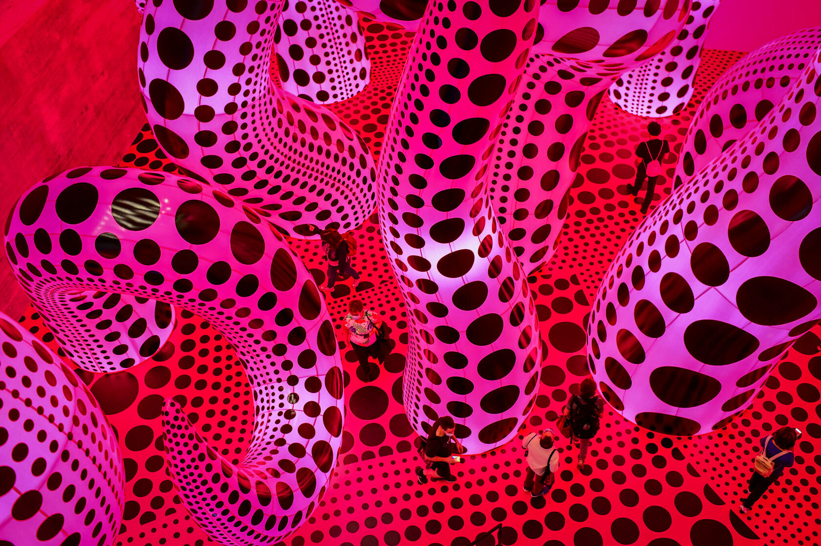 7 Facts About … Yayoi Kusama – the Woman with the Red Signature Bob -  TheArtGorgeous
