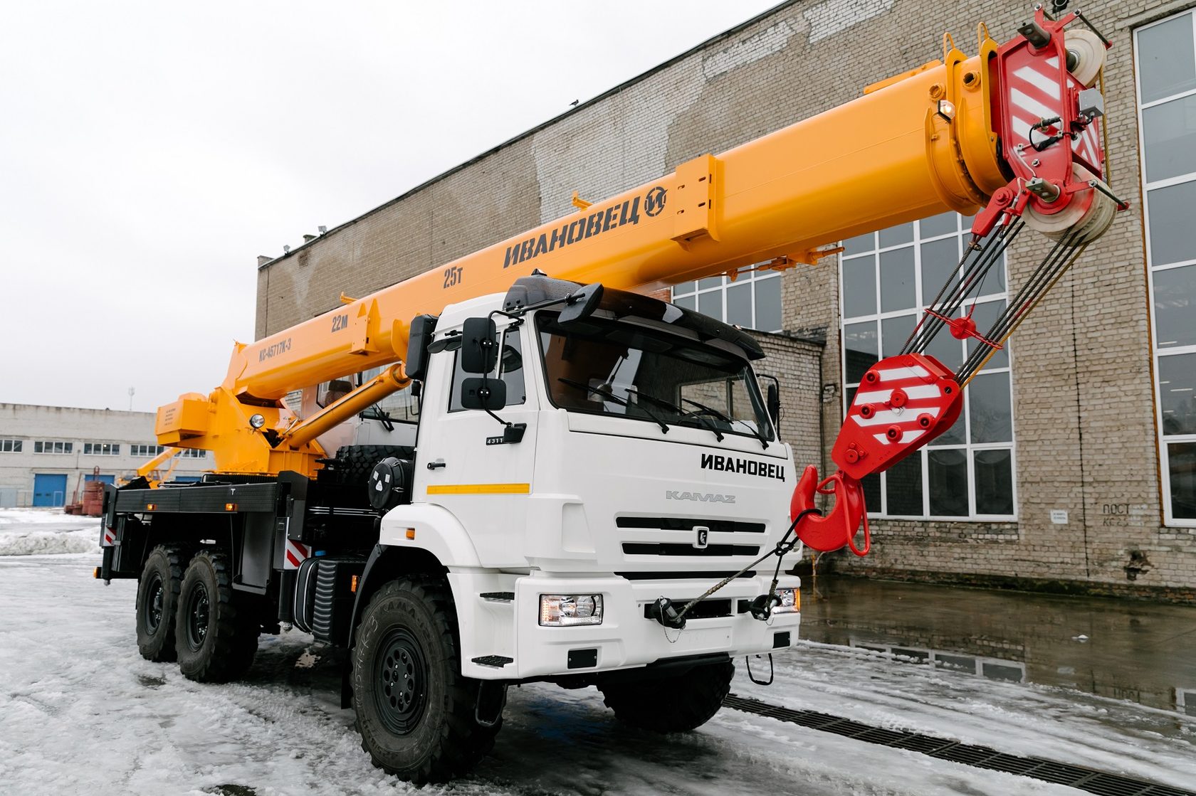 Автокран ивановец. Автокран Ивановец КС-45717к-3. Автокран Ивановец КС-45717к-3м. Ивановец КАМАЗ 43118. Автокран КАМАЗ КС 45717.