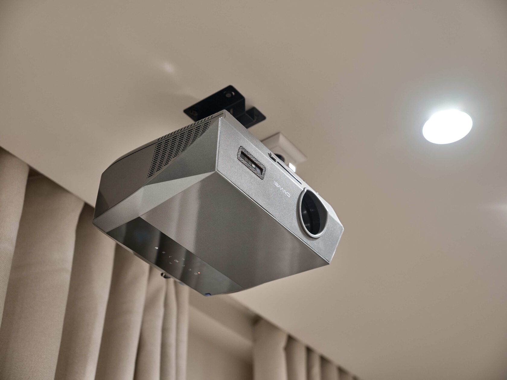 CAIWEI LED-444Q4K в интерьере Дачного ответа