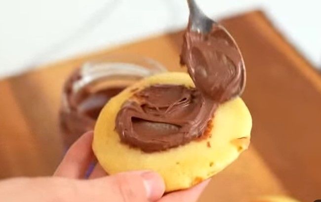 Приготовление японских панкейков Дораяки с начинкой: шаг 8