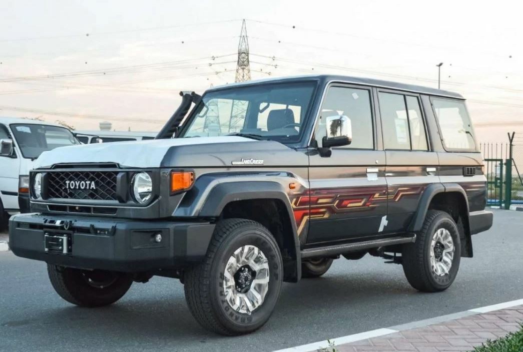 Lc 2025. Toyota land cruiser 76 2025. toyota land cruiser 2025. land cruiser 2025. toyota land cruiser 76 2025 тёмно-серый.