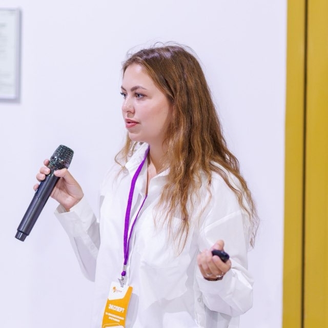 Организую процессы и координирую работу команды так, чтобы задачи двигались по плану и приводили к результату. Умею держать в фокусе несколько проектов и задач одновременно, контролировать сроки и договорённости, выстраивать коммуникацию между участниками и быстро решать возникающие проблемы. Сильна в адаптации, обучении и развитии сотрудников, структурировании информации и выстраивании понятных рабочих процессов.