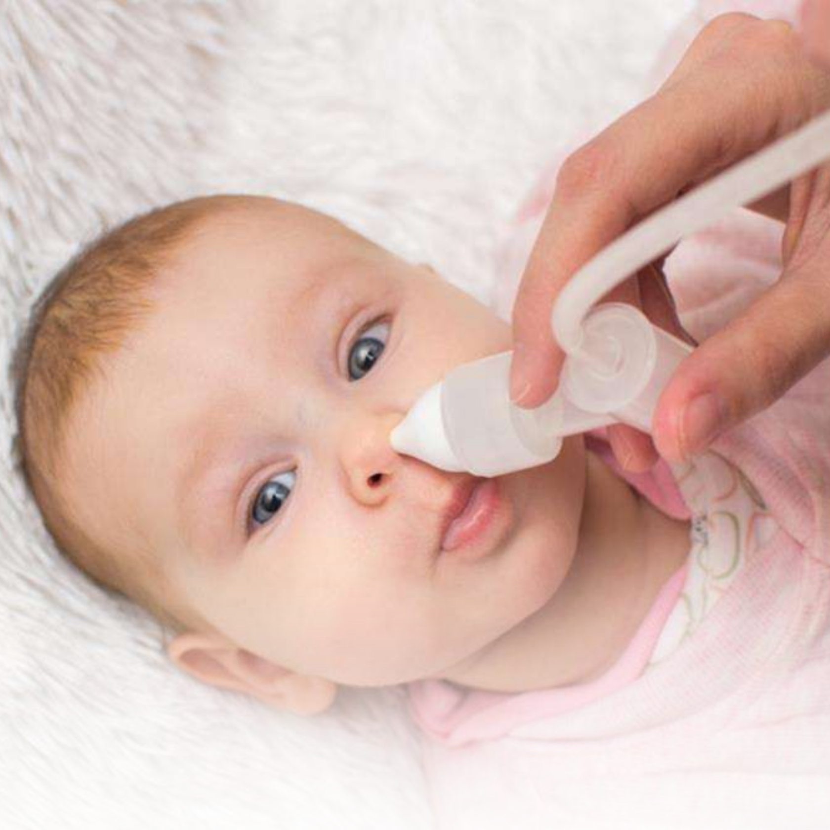 Физраствор для грудничков. Промывание носа. Промывание носа для новорожденных. Промывание носа грудничку. Промывание носа физраствором ребенку.