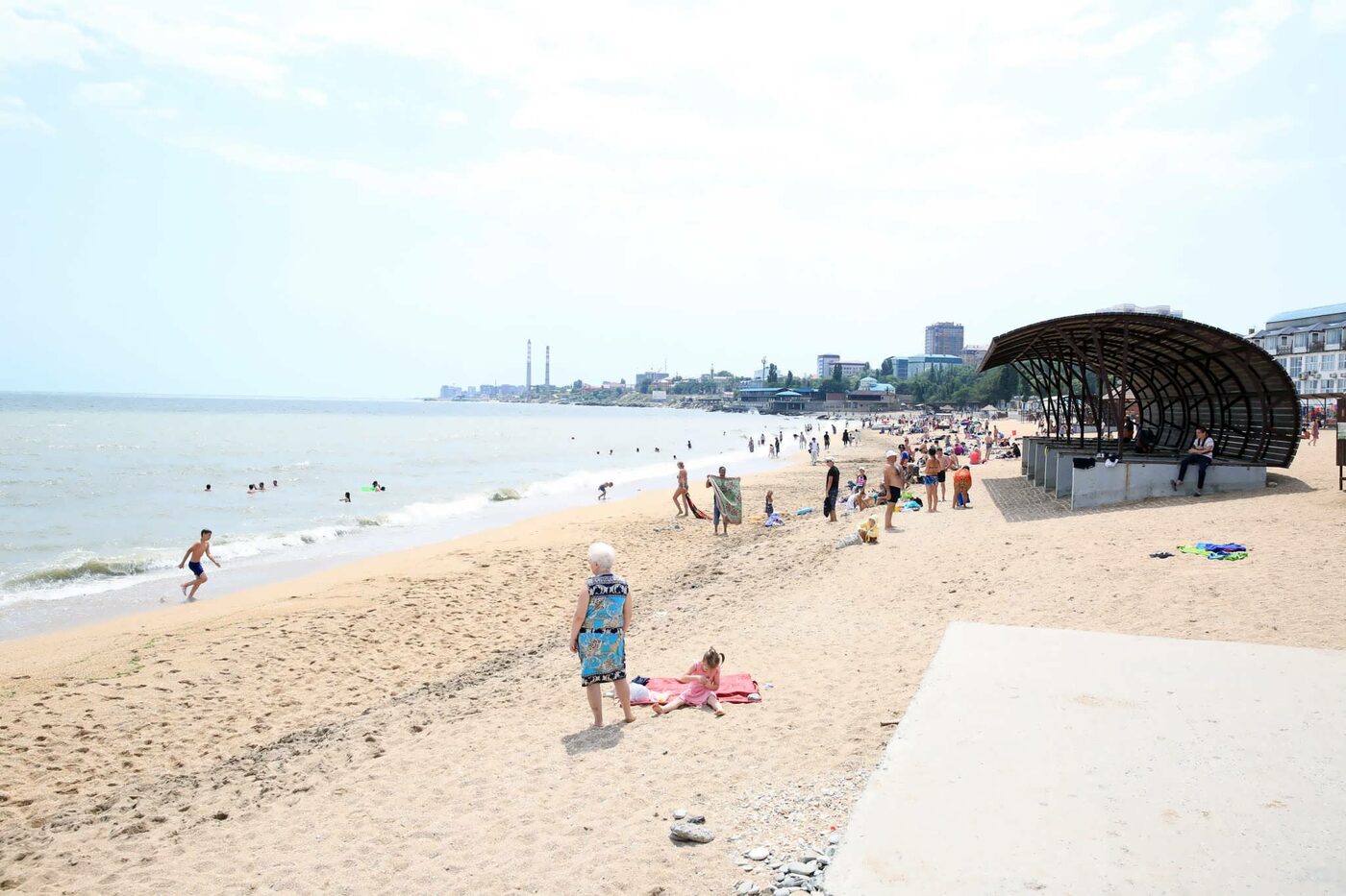 Махачкала набережная каспийского моря. Городской пляж махачкала. Актау пляж. Городской пляж березка махачкала. Каспийское море дагестан избербаш.