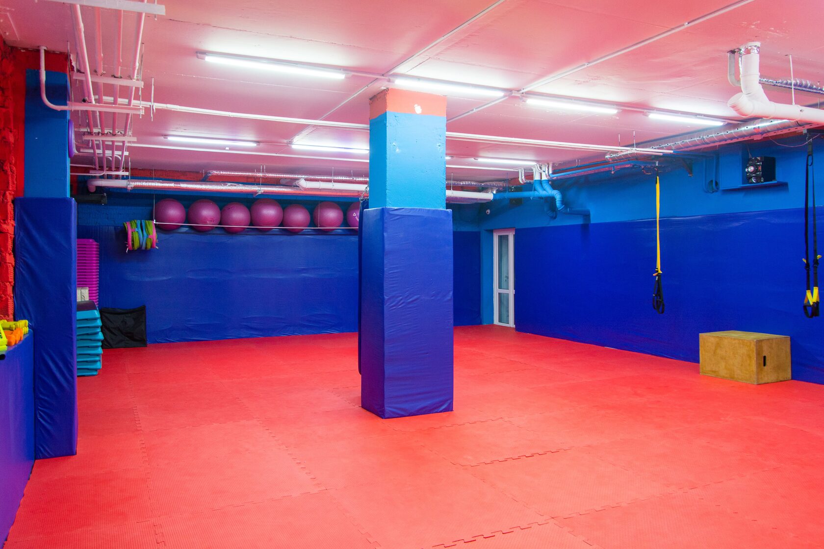 Спорт клубы города. Клуб Максима Веселова. Максима клуб. ТК Макс тренажёрный зал. Клуб Максима Екатеринбург.