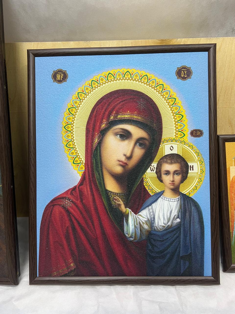 Казанская икона Божьей Матери: Богородица с Младенцем Христом