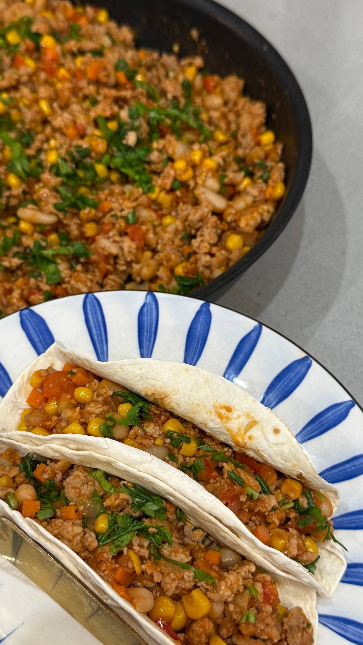 Чили кон карне с говядиной, белой фасолью и кукурузой