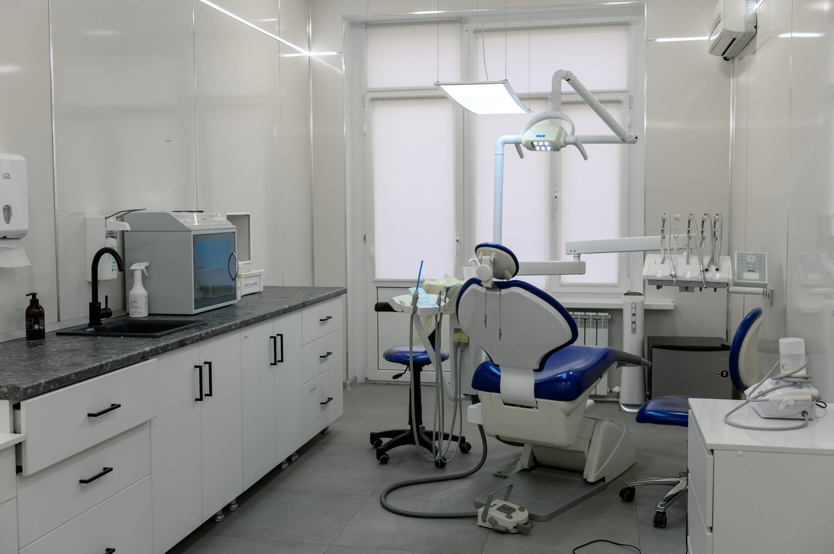 Dental clinic budapest. Интерьер стоматологической клиники. New dental clinic. Клиники в норвегии эстетика. New dental clinic.