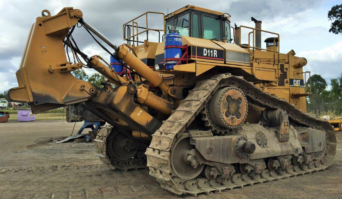 Бульдозер cat d11. Катерпиллер d11. Бульдозер Caterpillar d11. Бульдозер Катерпиллер d11r.