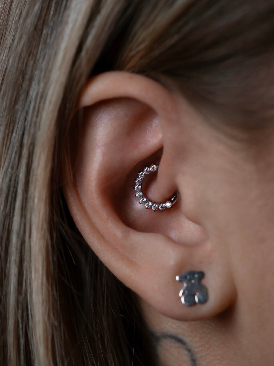 Красивый пирсинг дейс