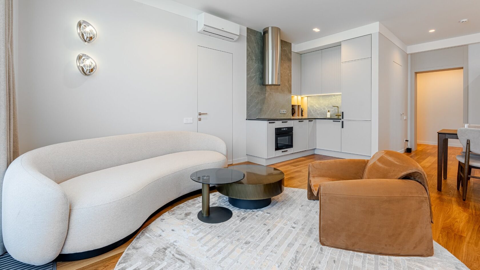 Дизайнерская квартира в Сочи с современной кухней, снять квартиру посуточно в центре у моря