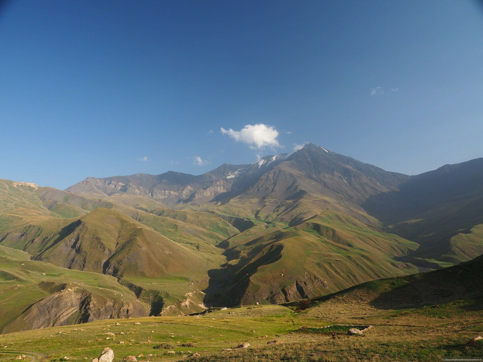 Южный дагестан. Горы Куруш Дагестан. Аул Куруш в Дагестане. Куруш Дагестан высота. Село Куруш Дагестан храм.