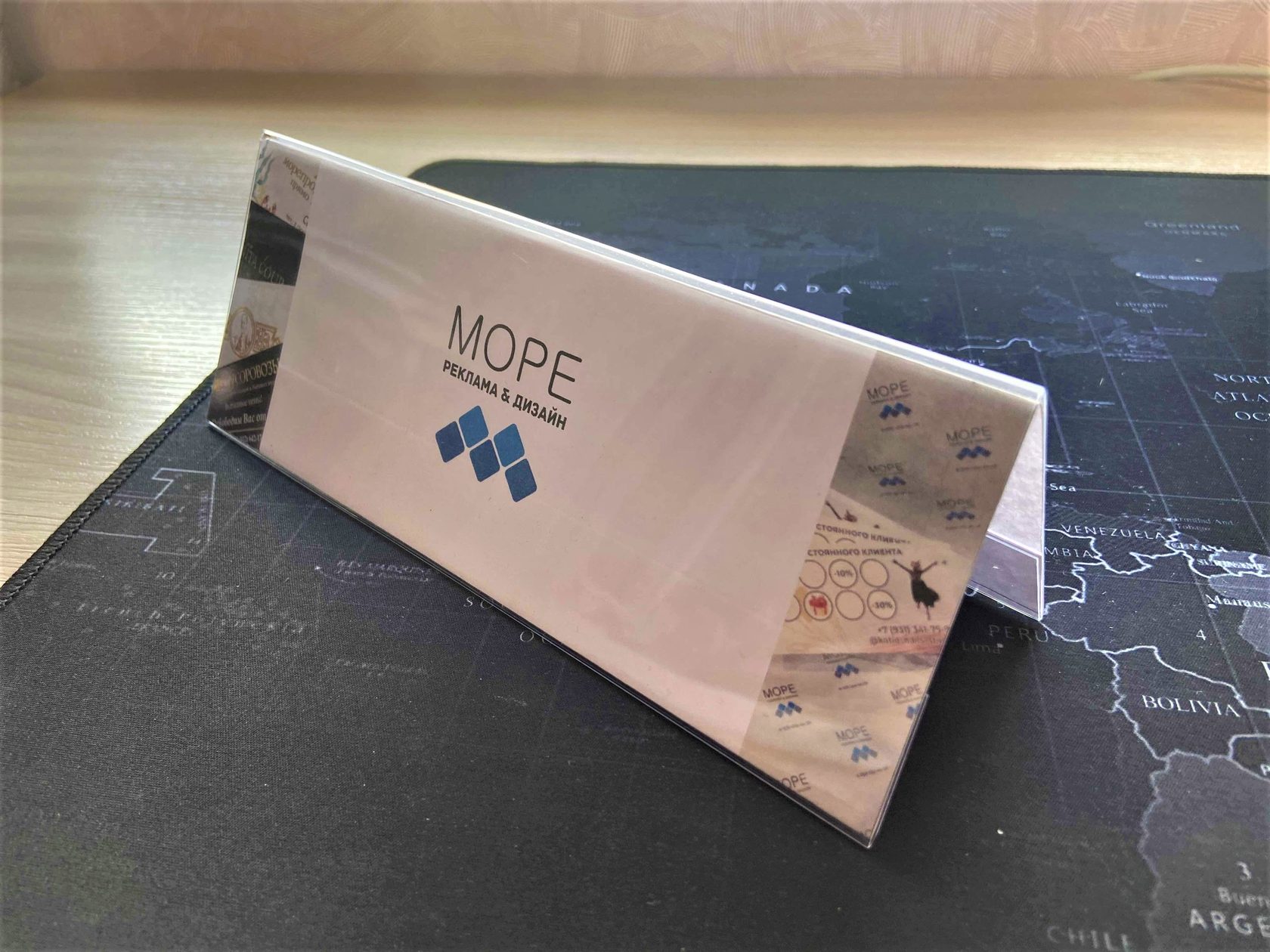 Табличка настольная пластиковая для конференций в Санкт-Петербурге ...