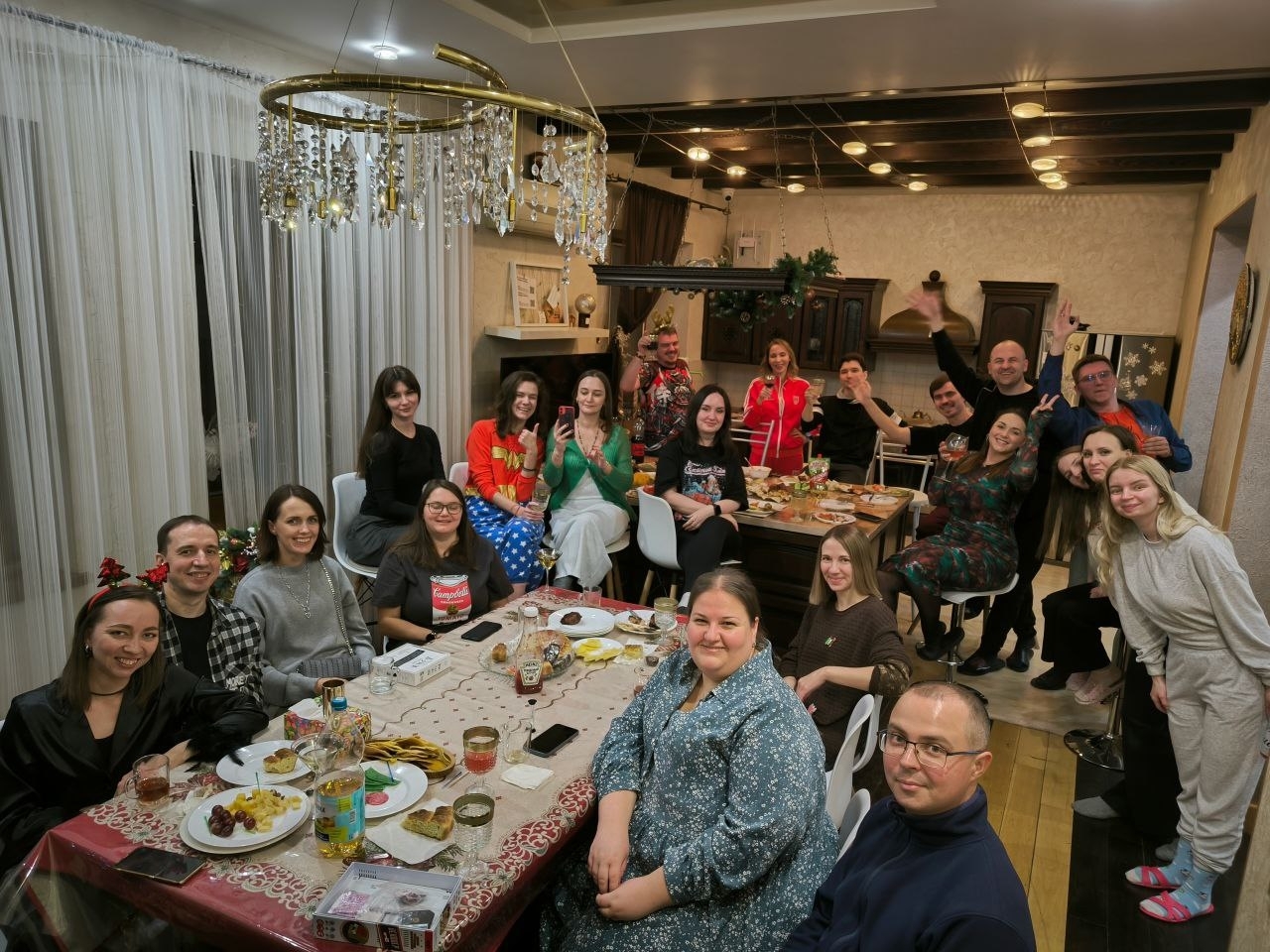 Новогодняя вечеринка дома: настольные игры, общение, тайный Санта и вечерний кинопоказ