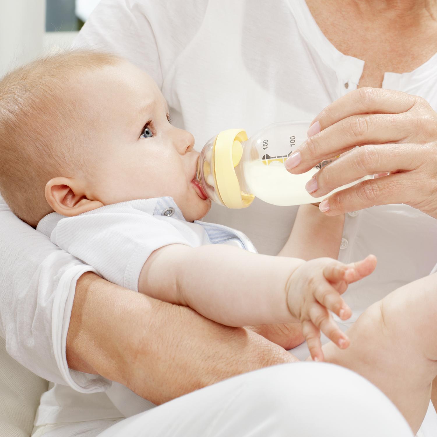 Вскармливание детей. Бутылочка Medela calma со смартсоской. Medela calma бутылочка. Медела бутылочки для кормления новорожденных calma. Искусственное вскармливание детей.