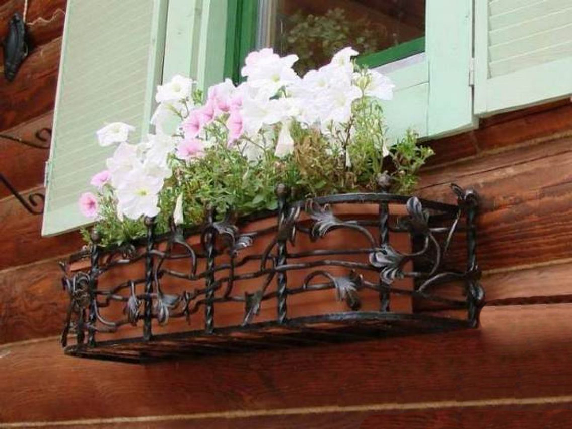 Кованый балкон для цветов
