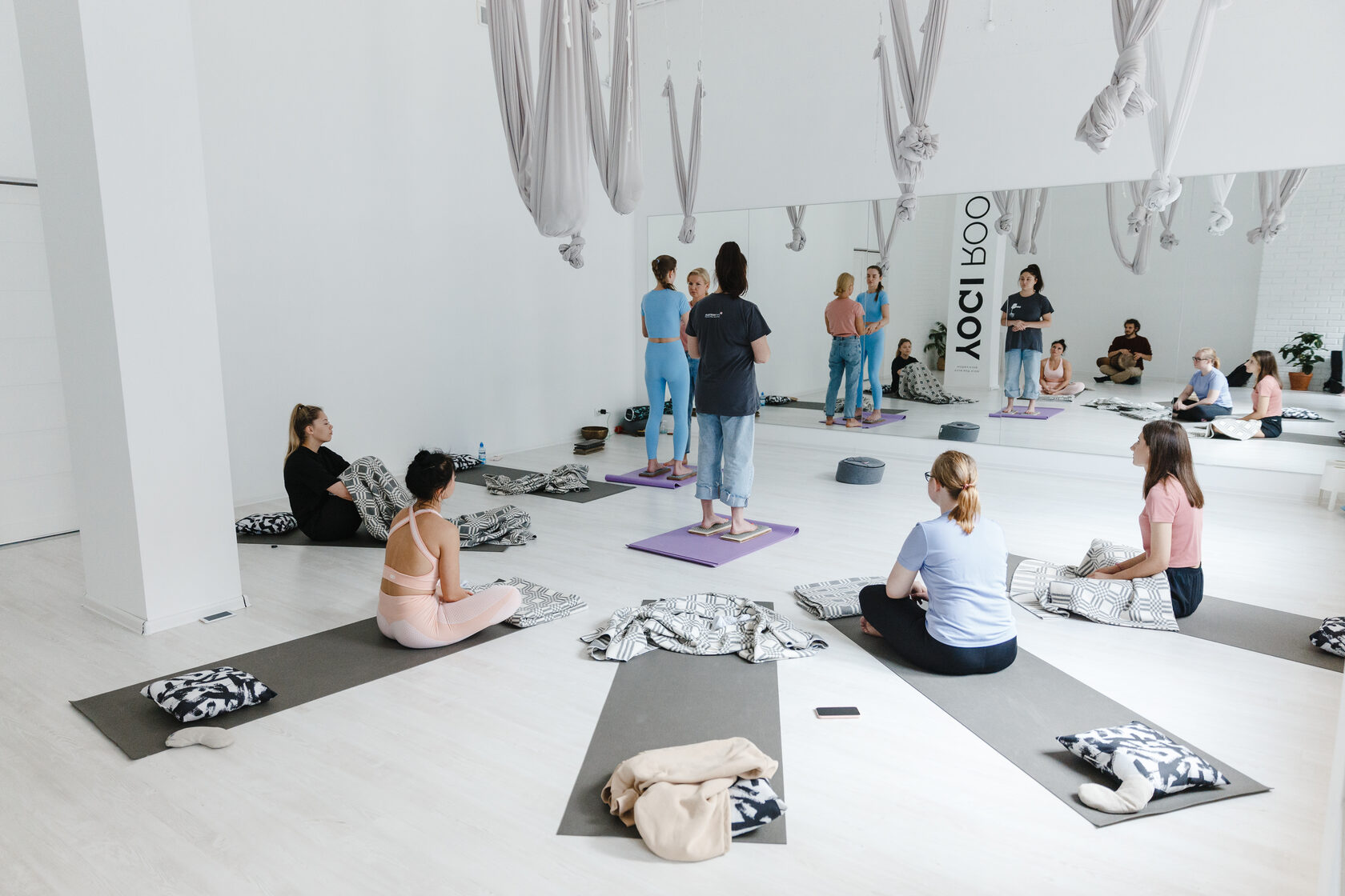 Yogi Room СПБ. Студия 73. Yogi Room Стахановская. Студия воздух.