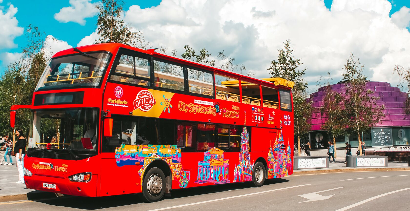 Вечерняя обзорная экскурсия по москве на автобусе. Автобус City Sightseeing Москва. Автобус City Sightseeing Санкт-Петербург. Красный двухэтажный автобус в Санкт-Петербурге. City Sightseeing Moscow автобус.