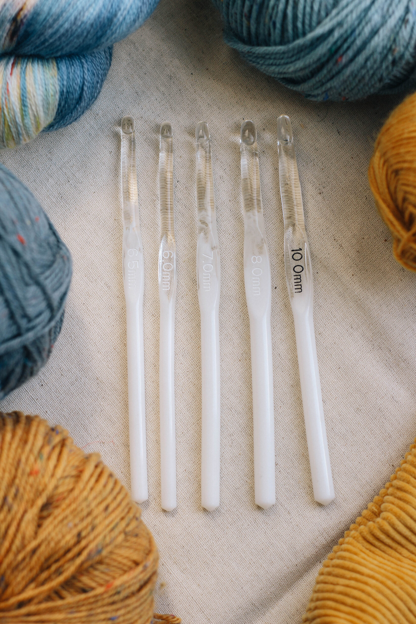 Крючки для вязания из эпоксидной смолы белые