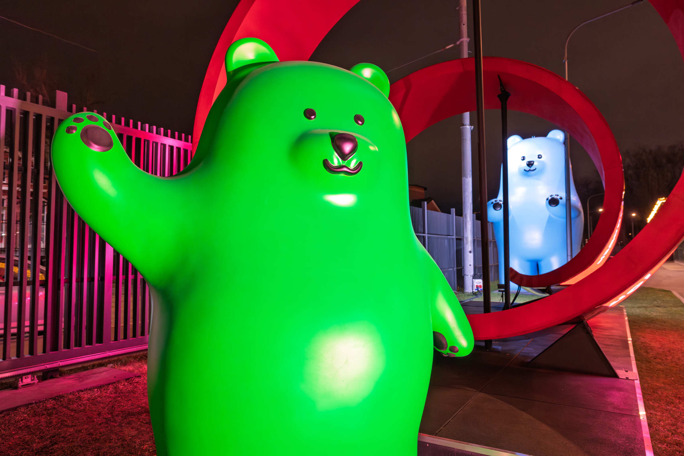 Разноцветные мишки в новом комплексе больницы святого Владимира, 2025 год