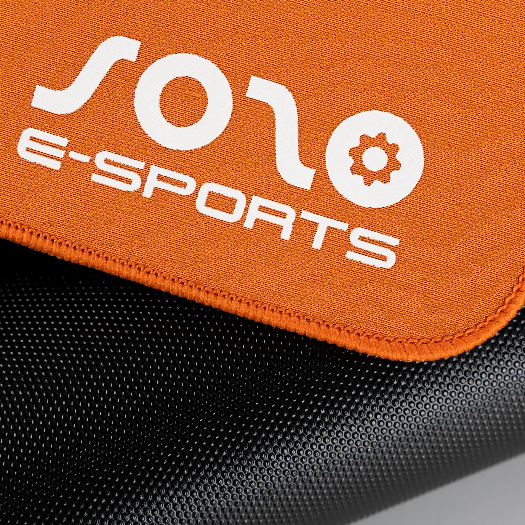 SOZO E-SPORTS CORE Orange — крупный план поверхности и края