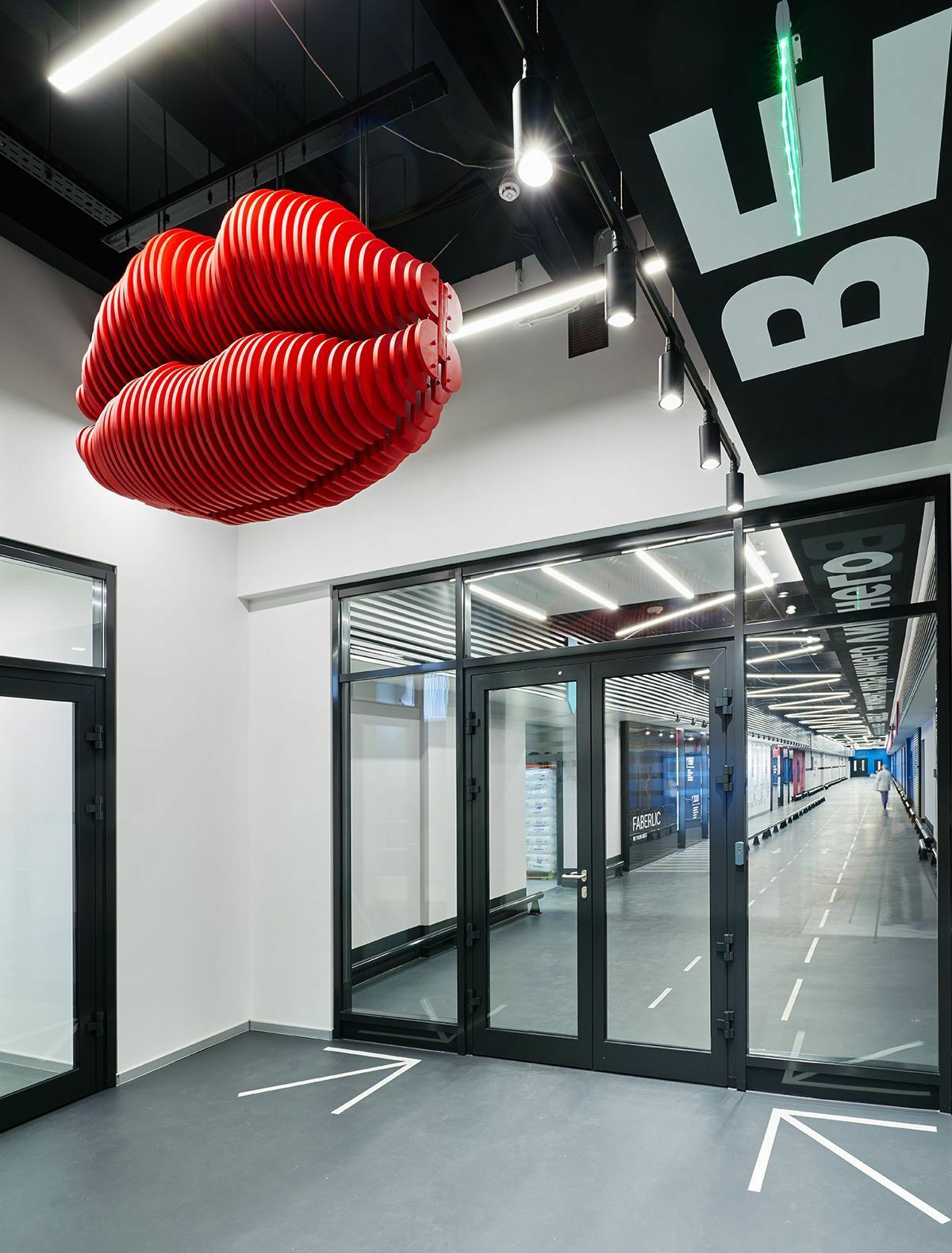 где разместить производство. схема молочного цеха. логистика склад. водный фактор размещения примеры. организация склада.