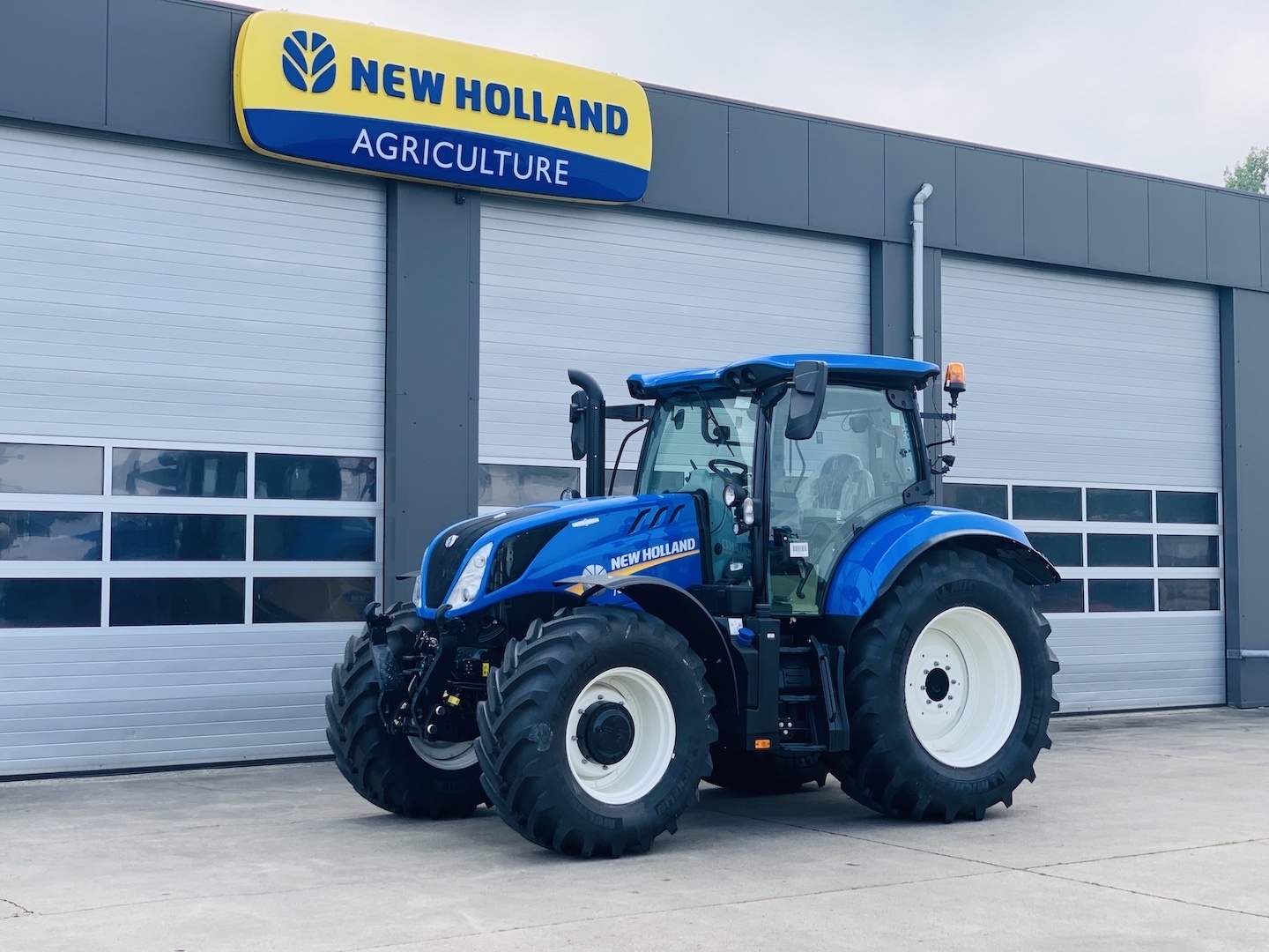 Холанд трактор. Трактор New Holland t7. New Holland т 9000. Т8040 New Holland. Трактор Нью Холланд 5.90.