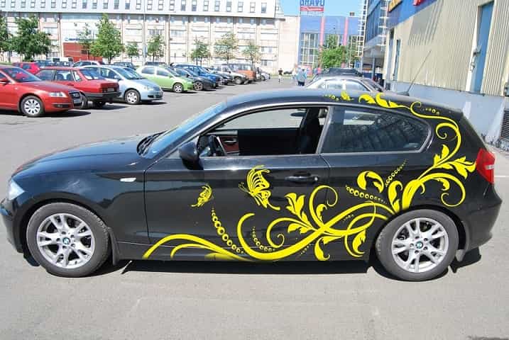 Изготовление наклеек на автомобиль под заказ