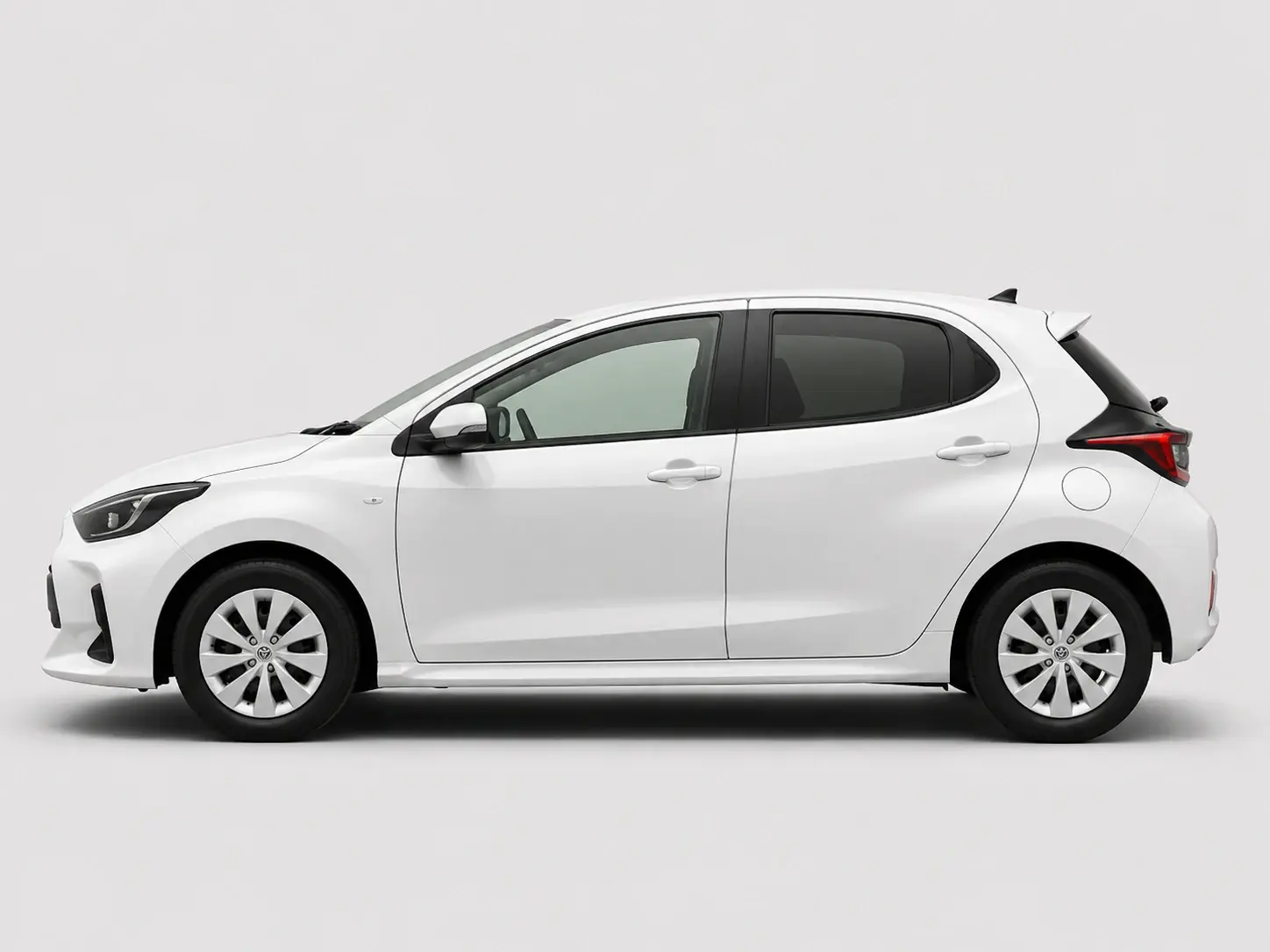 Toyota Yaris вид сбоку