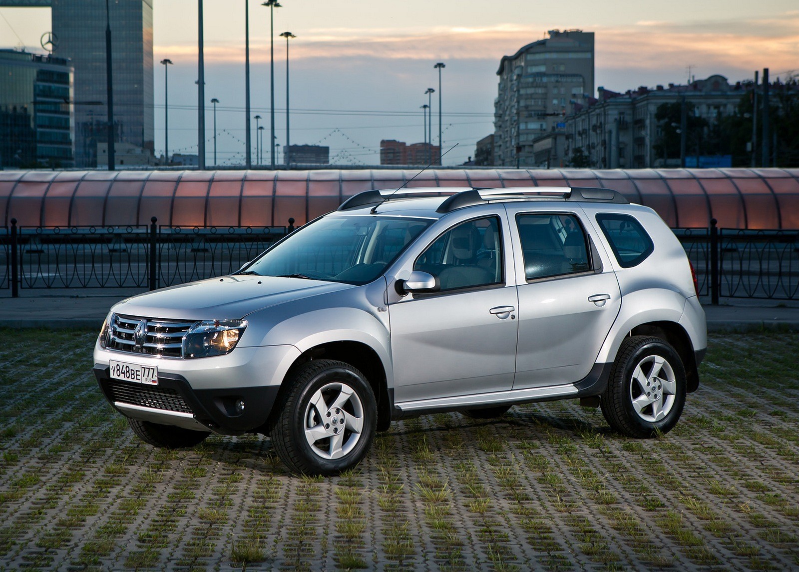 Автомобиль дастер фото. Renault Duster 2011. Renault Duster 2015. Renault Duster кроссовер. Машина Ренаульт Дастер.