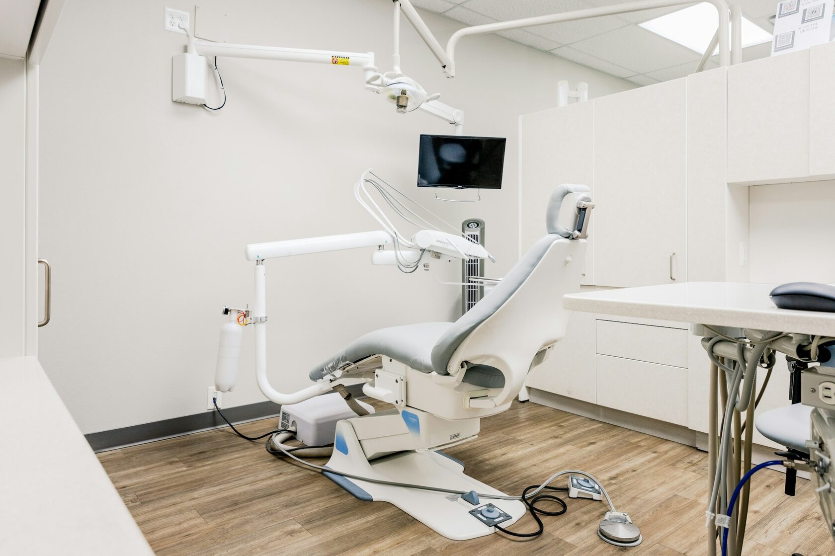 Современный интерьер стоматологической клиники DentaLux в Санкт-Петербурге