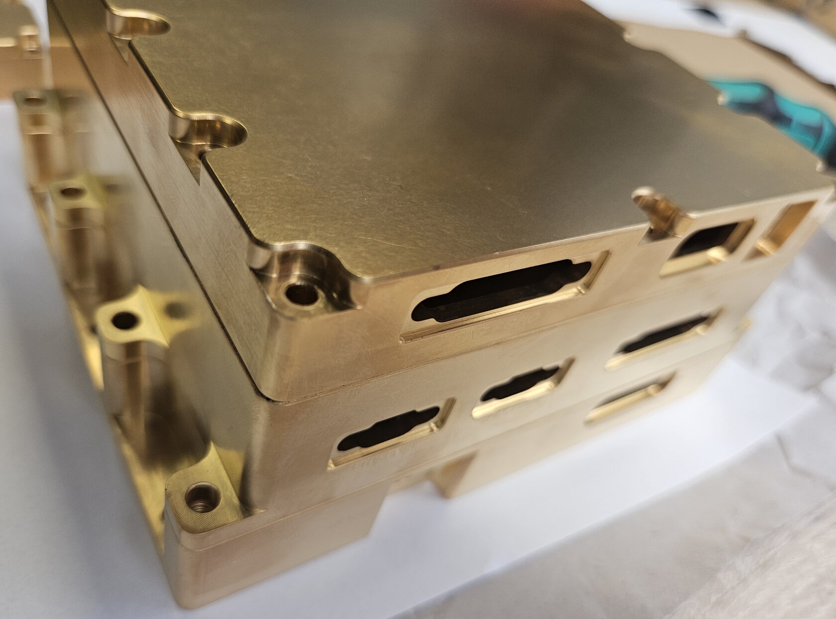 Smallsat housing with 1 µm gold coating