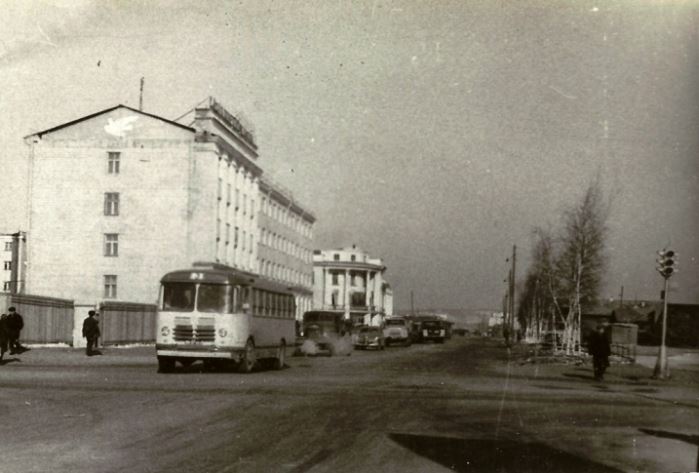 Нерюнгри старый город. Якутск 1990. Старый город Якутск. Ленина 6 Нерюнгри. Якутск 1900.