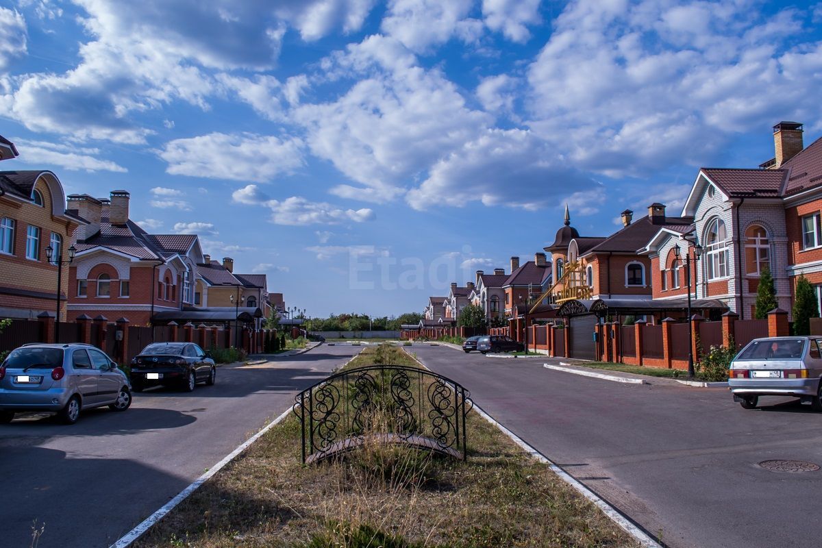 Поселки г москвы. Коттеджный поселок Университетский Липецк. Коттеджный поселок Университетская деревня Иркутск. Отрадное Липецк коттеджный поселок. Посёлок элитный Чехов.