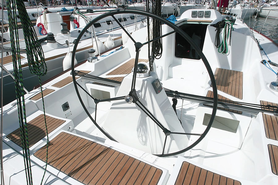 Парусная яхта Beneteau First 40.7 — гоночный круизер