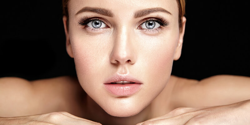 Коррекция овала лица филлерами: моделирование контура и восстановление линии челюсти