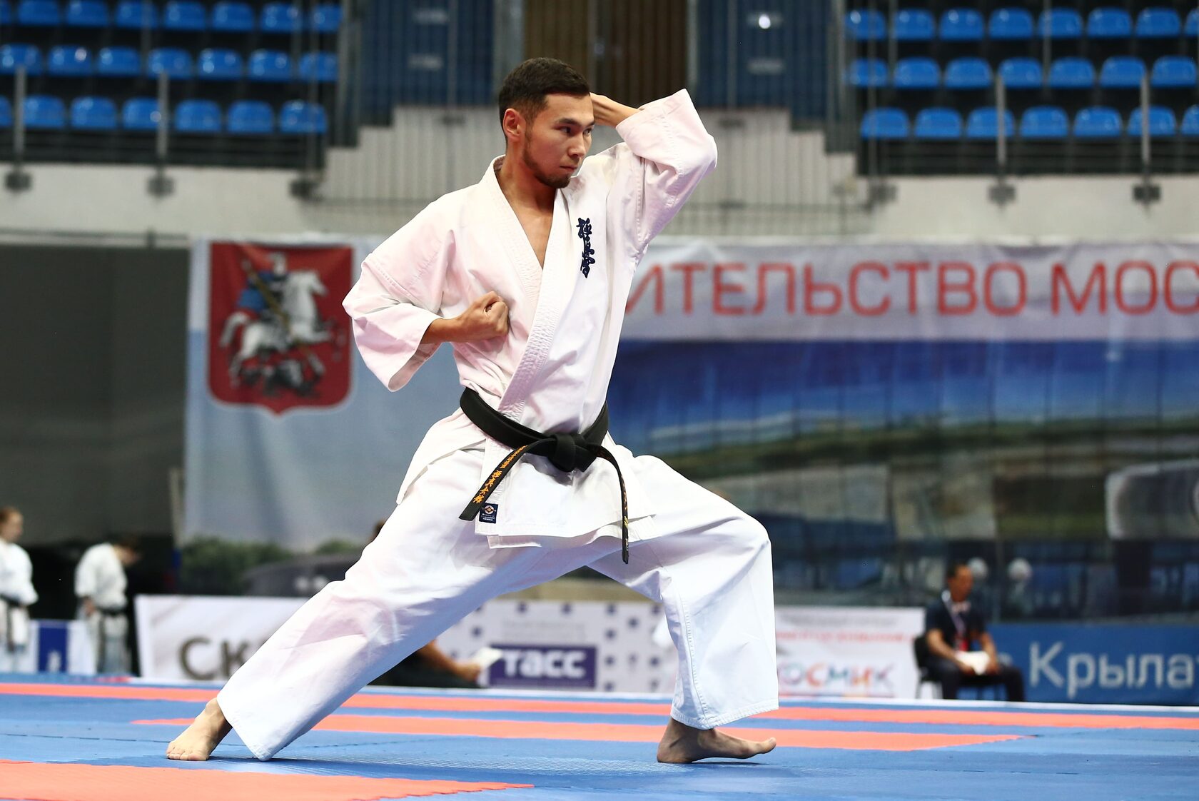 Uraken Uchi - удар тыльной стороной кулака